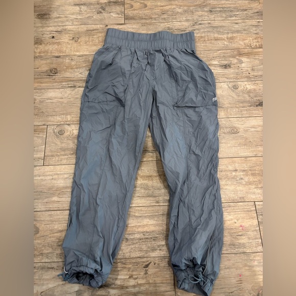 Fabletics Ultra High Waisted Piped Nylon Pant in Gray size M - Picture 1 of 7